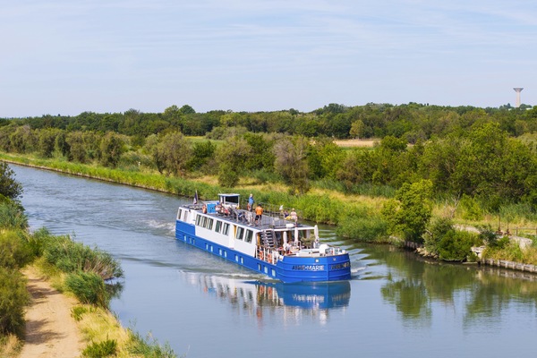 Santons and Christmas traditions along the canals of Provence In the footsteps of fortresses and authentic villages